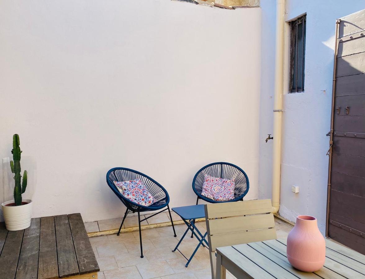 Appartements Entre Provence Et Camargue Tarascon Exterior photo