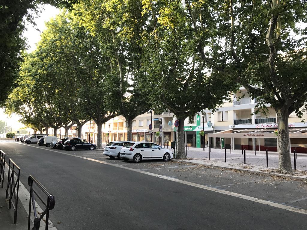Appartements Entre Provence Et Camargue Tarascon Exterior photo