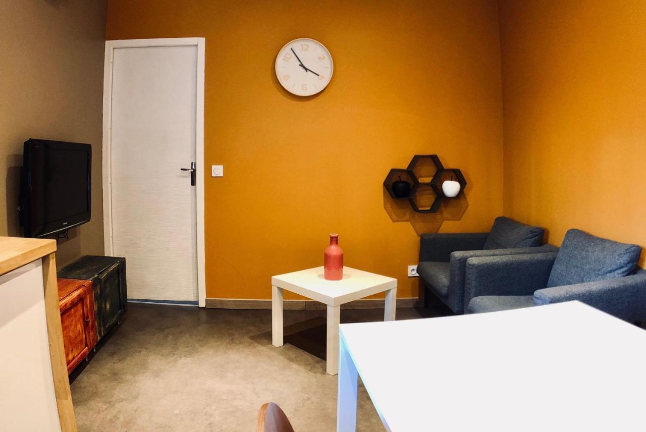 Appartements Entre Provence Et Camargue Tarascon Exterior photo